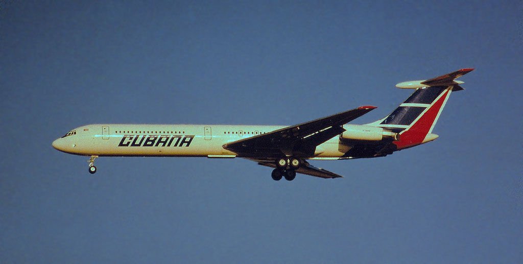 Ilyushin Il-62 de Cubana de Aviación.  Fue el encargado por muchos años de llevar a cabo el vuelo semanal de la aerolínea entre La Habana y Bogotá.