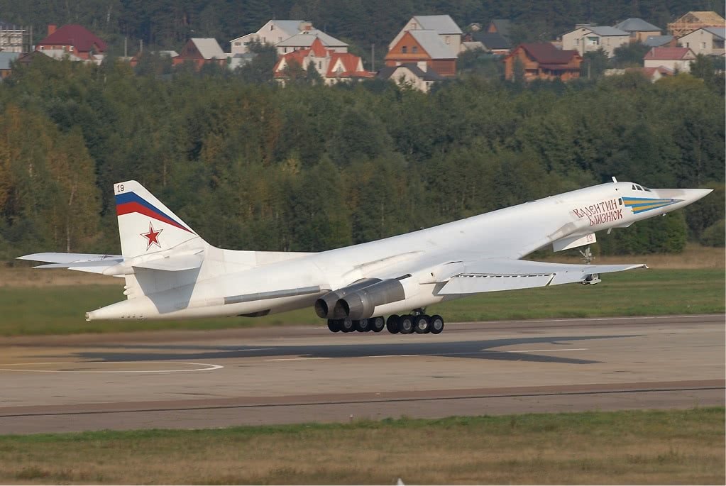 Tupolev Tu-160.  KRASIVAYA!